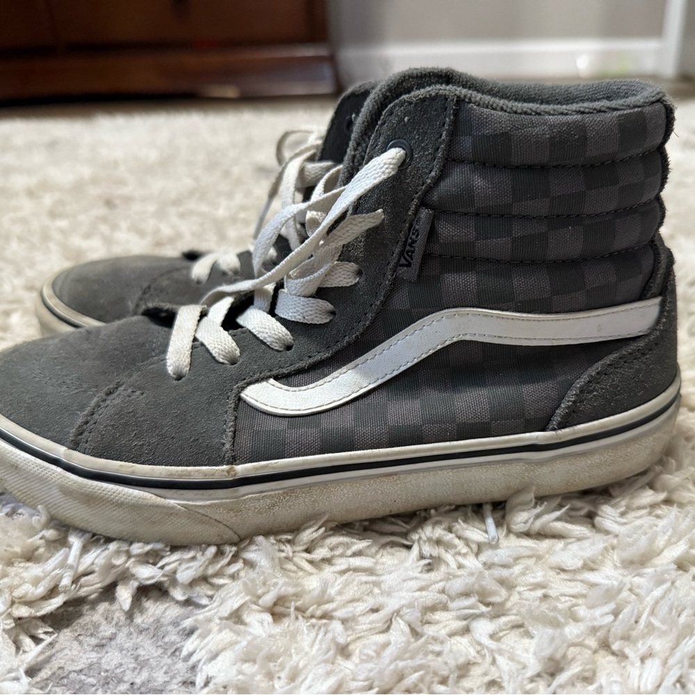 Van’s youth size 4